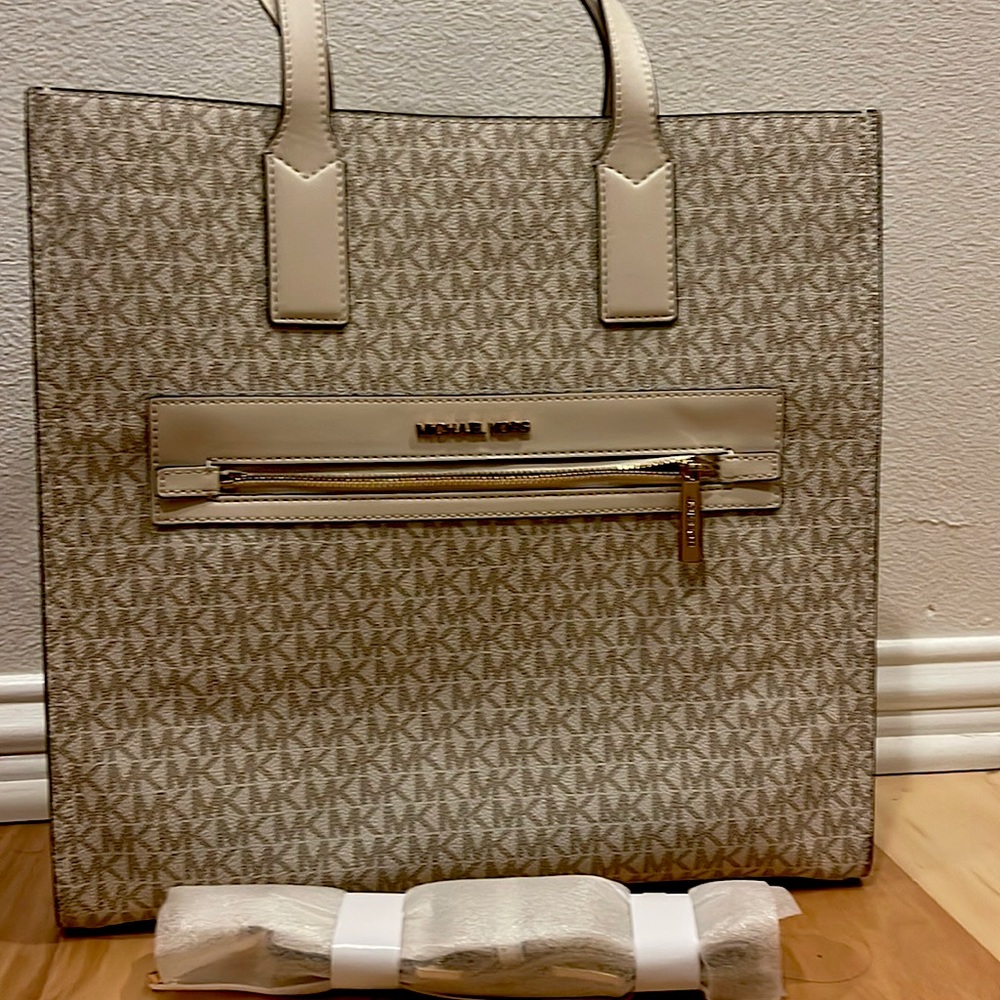 Michael Kors large TZ Charlotte top Zip vanilla tote logo handbag shoulder Purse